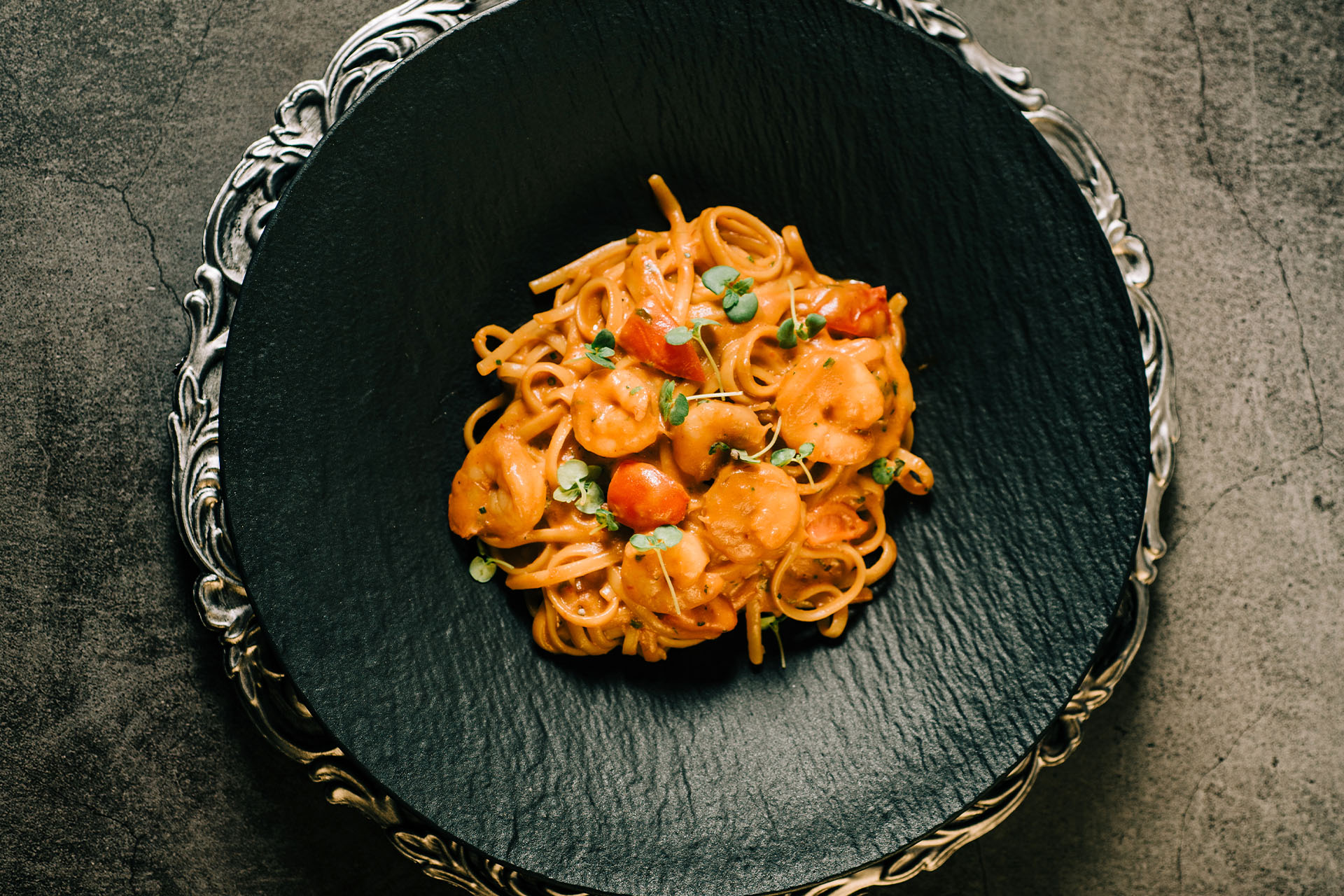 Shrimp linguine in stock with basil leaves - 7 Thalasses