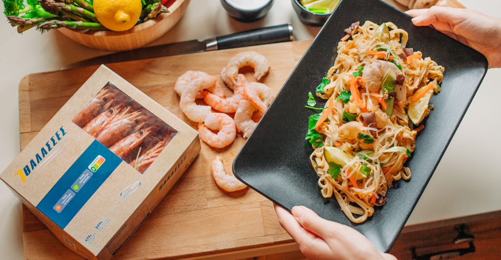 Pad Thai with shrimp, chicken and rice noodles - 7 Thalasses