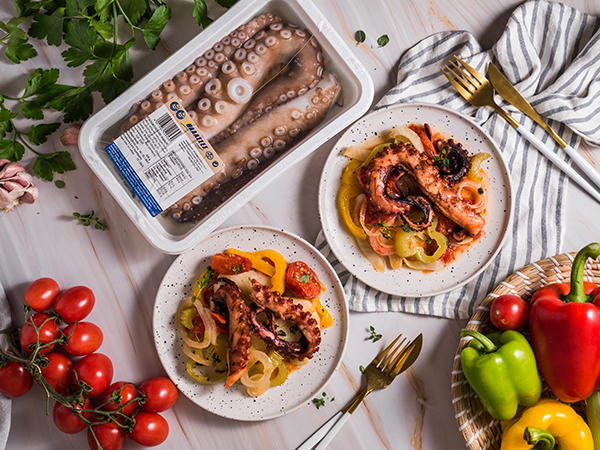 Octopus tentacle with vegetables in the oven - 7 Thalasses