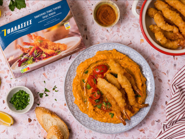 Γαρίδες panko tempura με χούμους και ψητές πιπεριές Φλωρίνης
